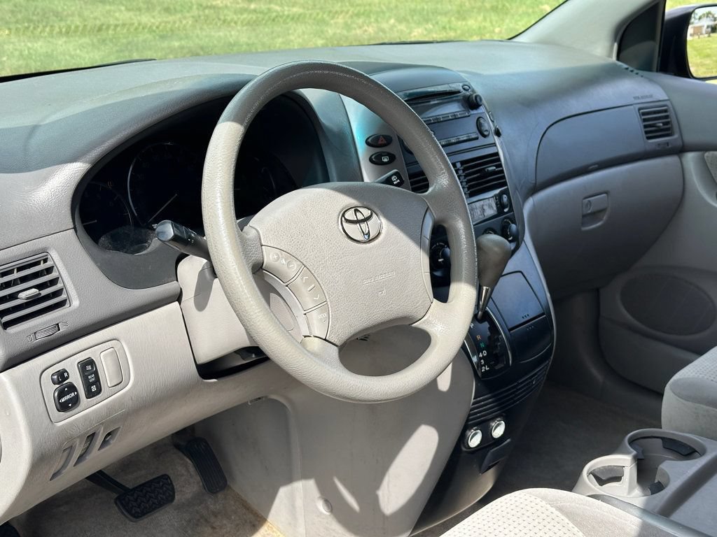 Used 2008 Toyota Sienna LE FWD image 9