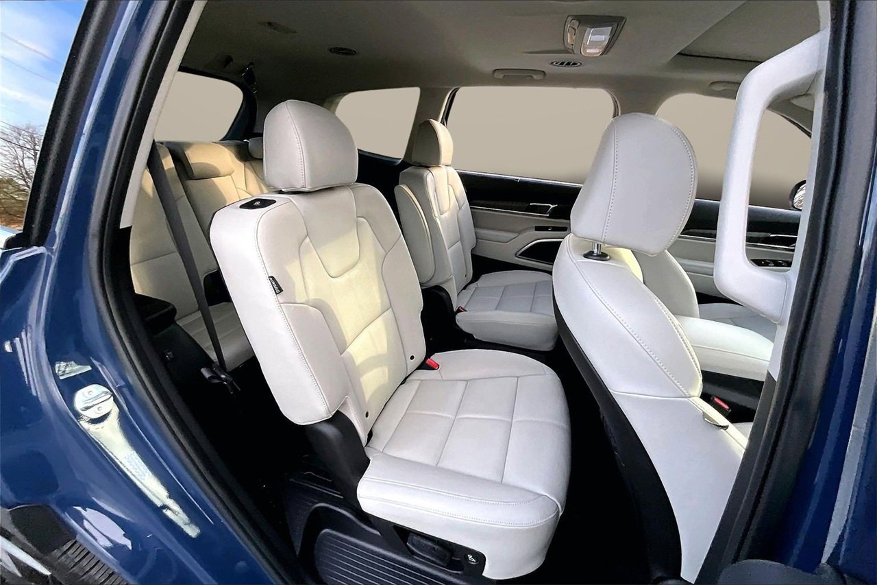 Used 2025 Kia Telluride EX w/ EX Captain's Chair Package image 23