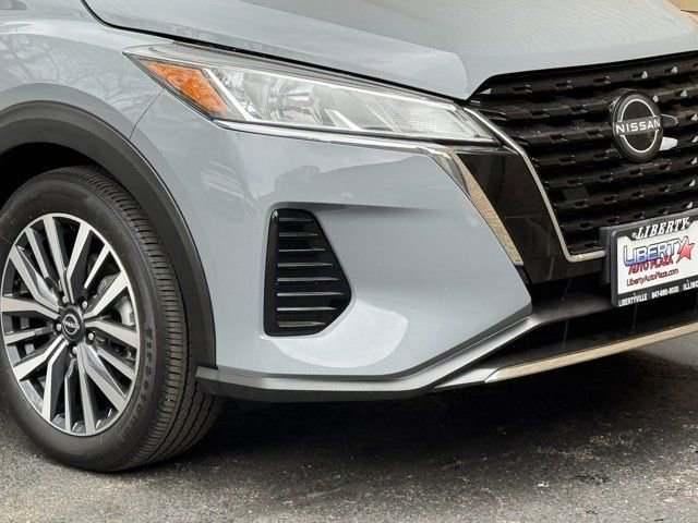 Used 2024 Nissan Kicks SV FWD image 3