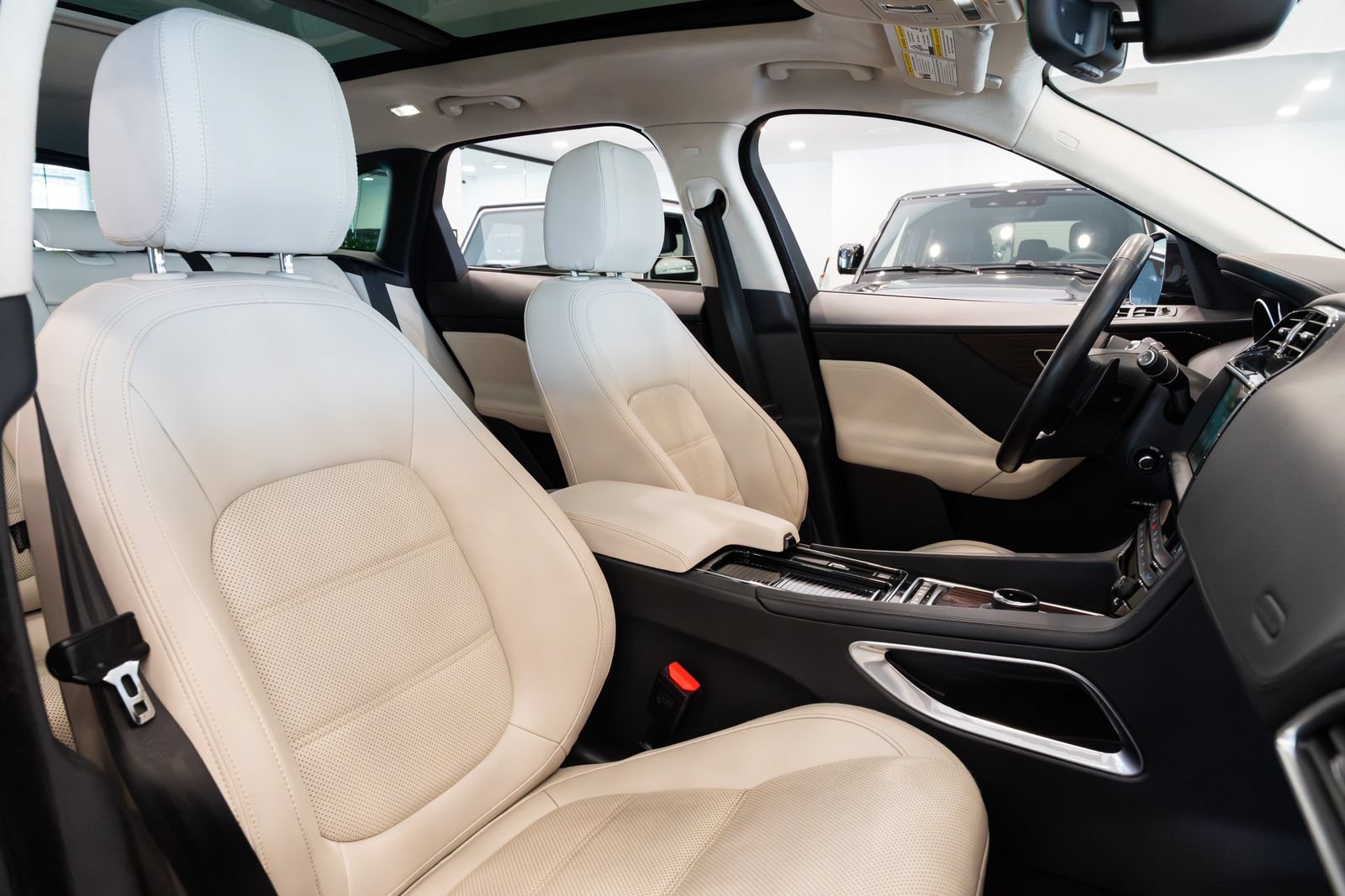 Used 2019 Jaguar F-PACE Prestige AWD/4WD image 24