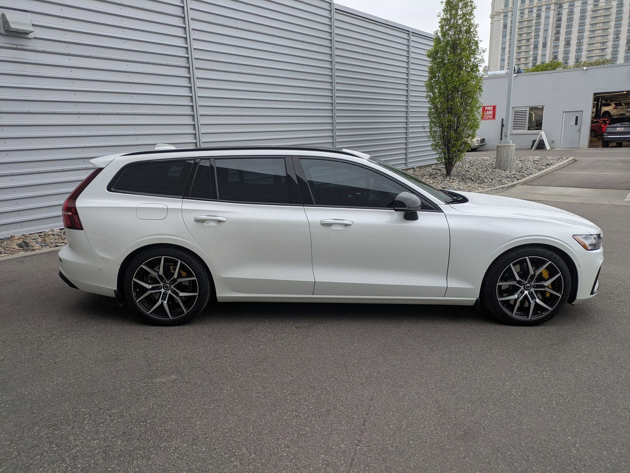 Used 2025 Volvo V60 T8 Polestar image 2