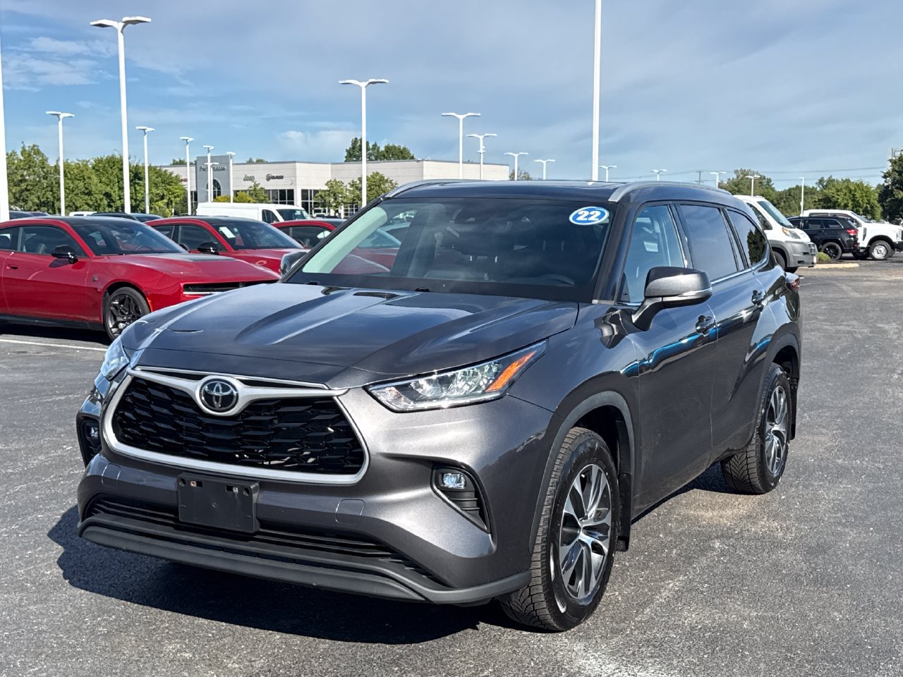 Used 2022 Toyota Highlander XLE AWD/4WD image 6