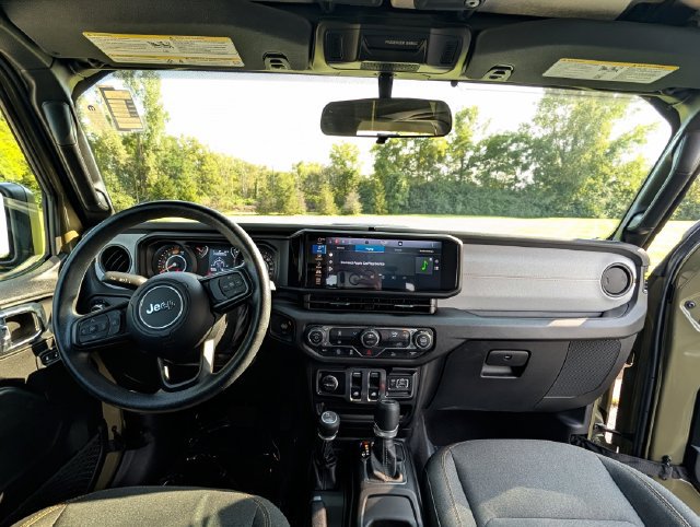Used 2025 Jeep Wrangler Sport AWD/4WD image 12