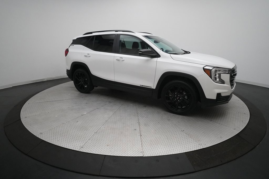 Used 2023 GMC Terrain SLE w/ Driver Convenience Package image 13