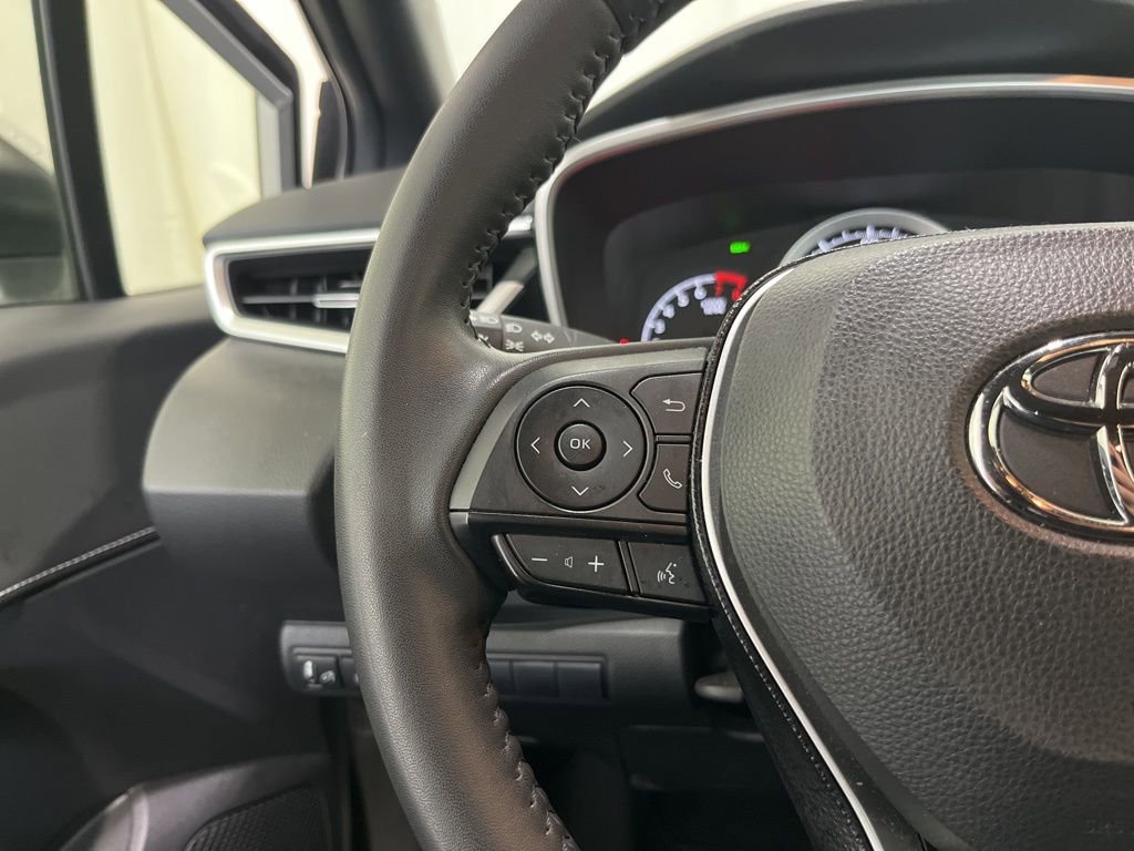 Used 2021 Toyota Corolla SE w/ SE Preferred Package image 6