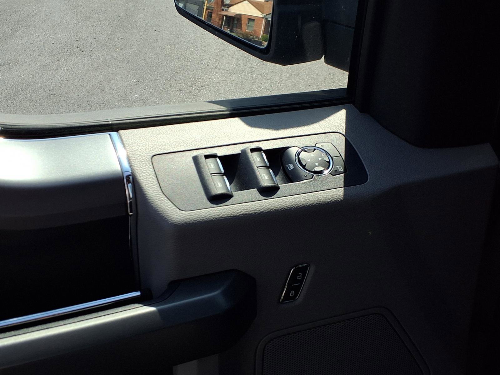 Used 2016 Ford F150 XLT w/ Equipment Group 302A Luxury image 16