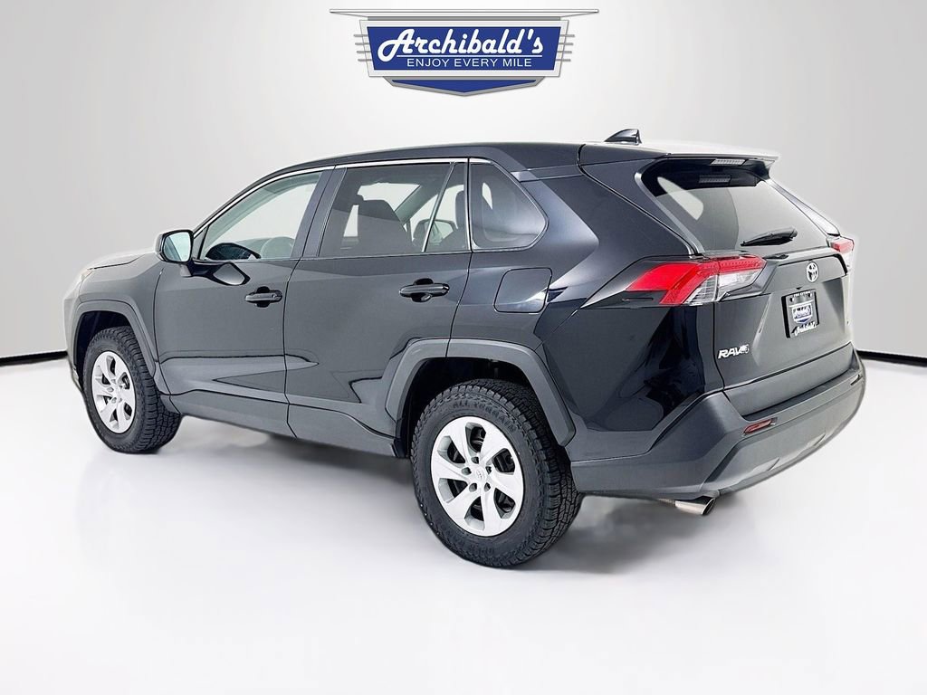 Used 2022 Toyota RAV4 LE image 5