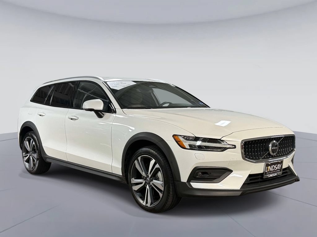 Used 2025 Volvo V60 B5 Cross Country Plus AWD/4WD image 9