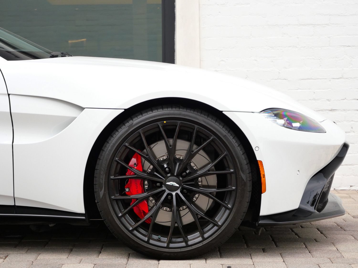 Used 2023 Aston Martin V8 Vantage Roadster RWD image 4