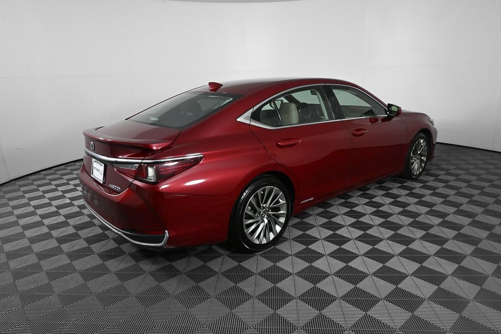 Used 2020 Lexus ES 300h w/ Accessory Package FWD image 24