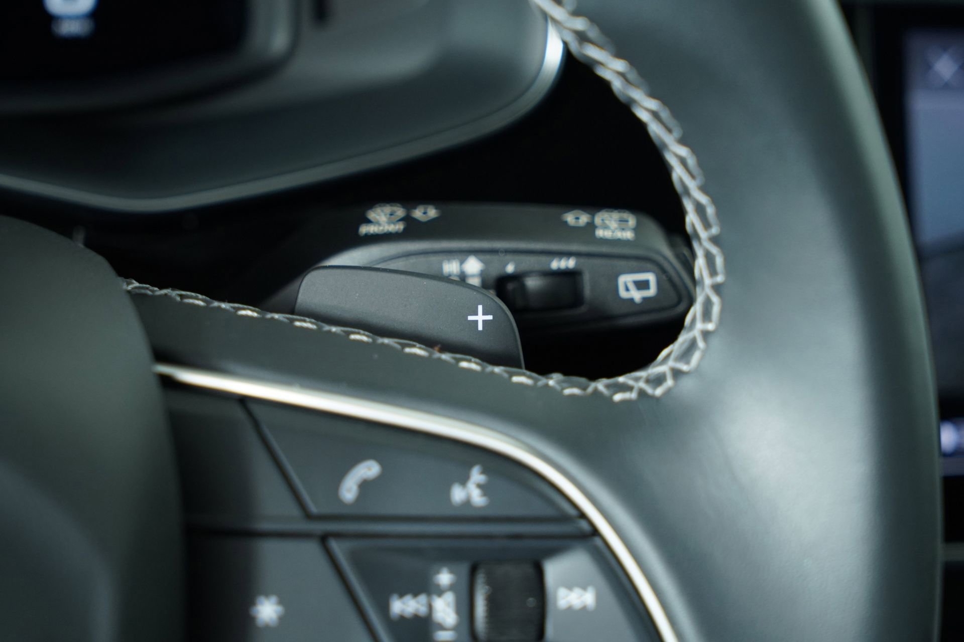 Certified 2025 Audi Q8 Premium Plus w/ Premium Plus Package AWD/4WD image 42