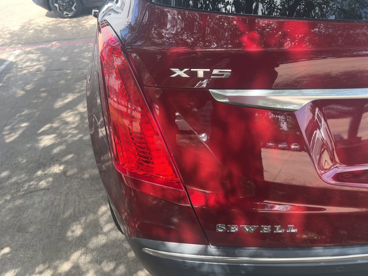 Used 2018 Cadillac XT5 Luxury w/ Driver Awareness Package image 4