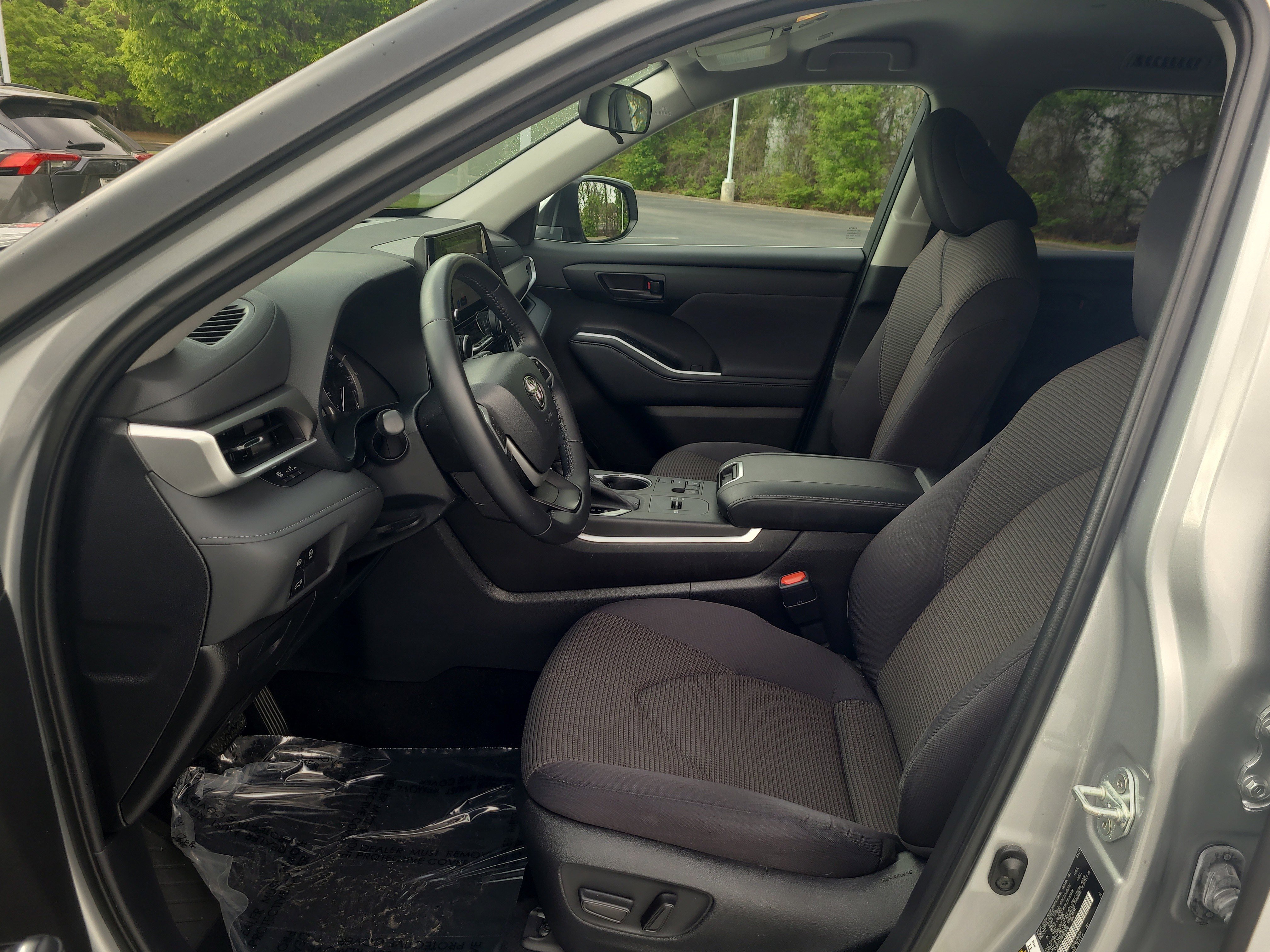 Used 2023 Toyota Highlander LE image 16