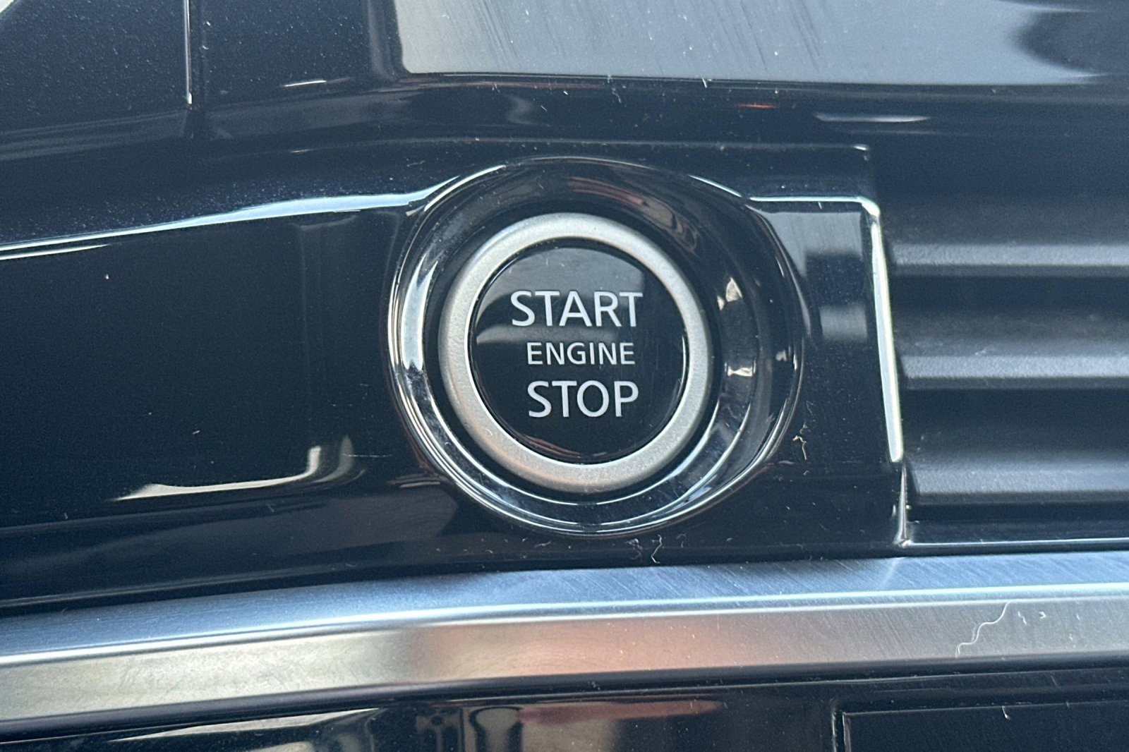 Used 2023 Nissan Pathfinder Platinum image 37