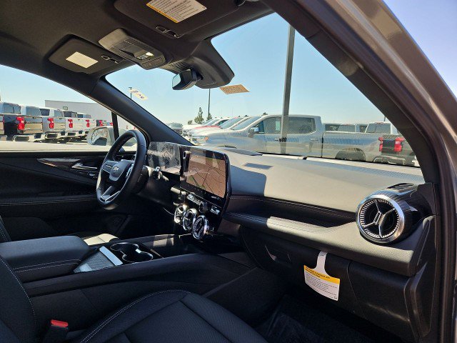 Used 2025 Chevrolet Blazer EV LT AWD/4WD image 28