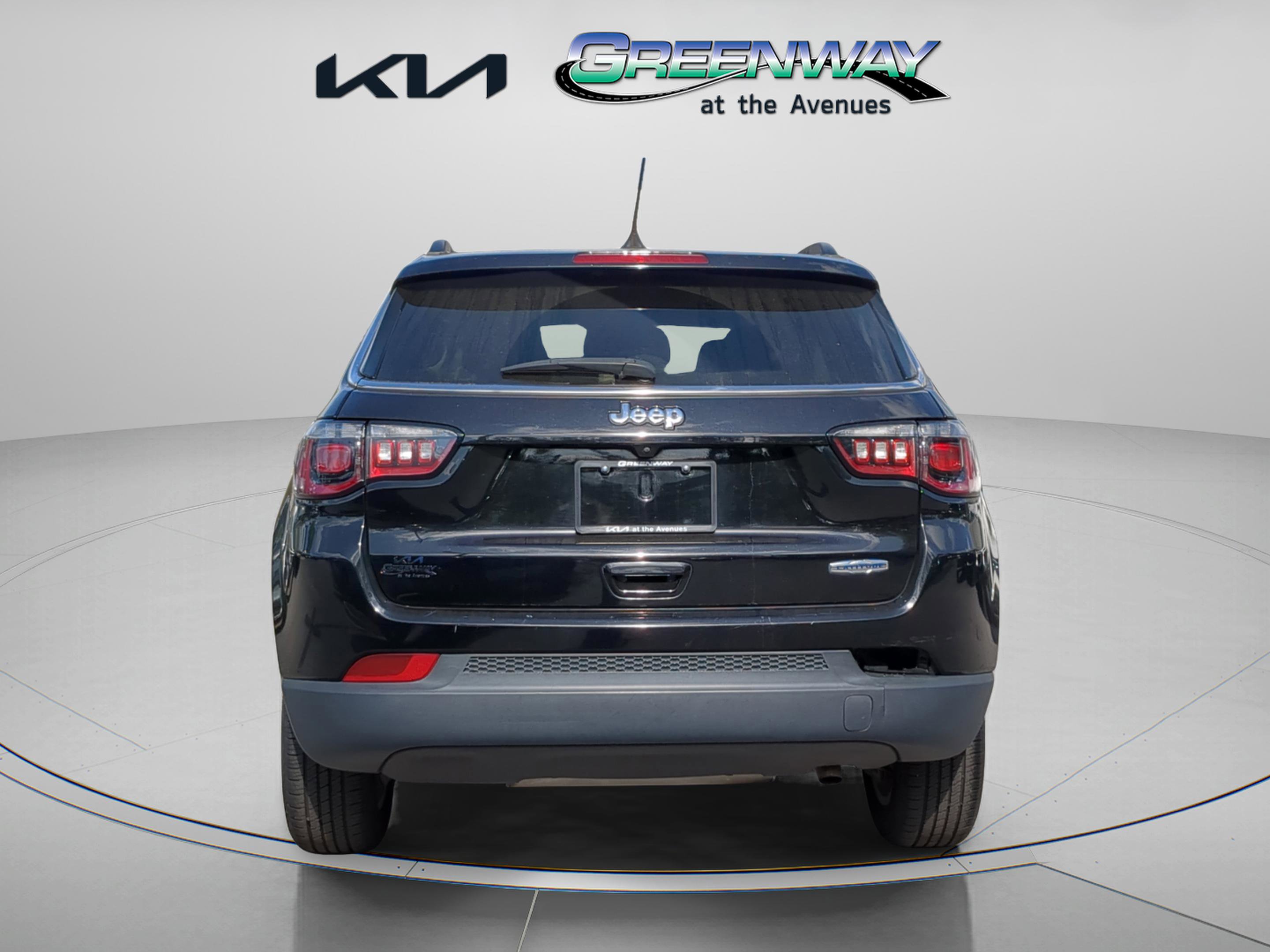 Used 2022 Jeep Compass Latitude w/ Convenience Group FWD image 6