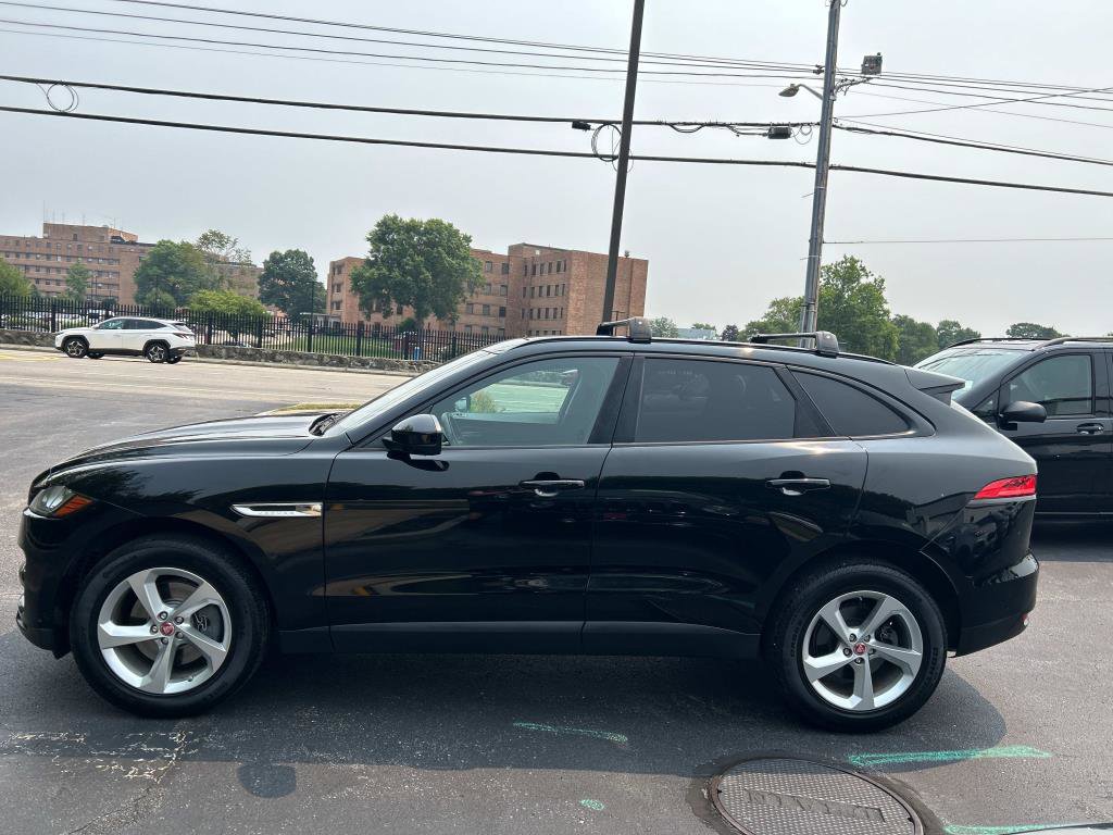 Used 2017 Jaguar F-PACE Premium image 6
