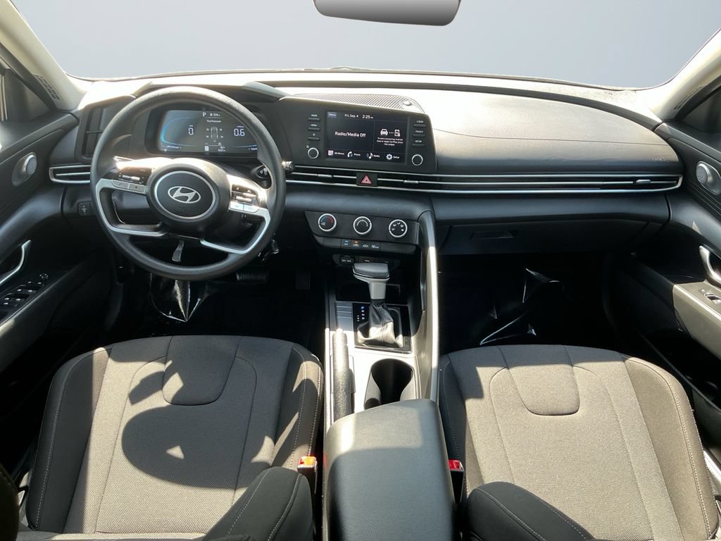 Used 2026 Hyundai Elantra SE FWD image 11