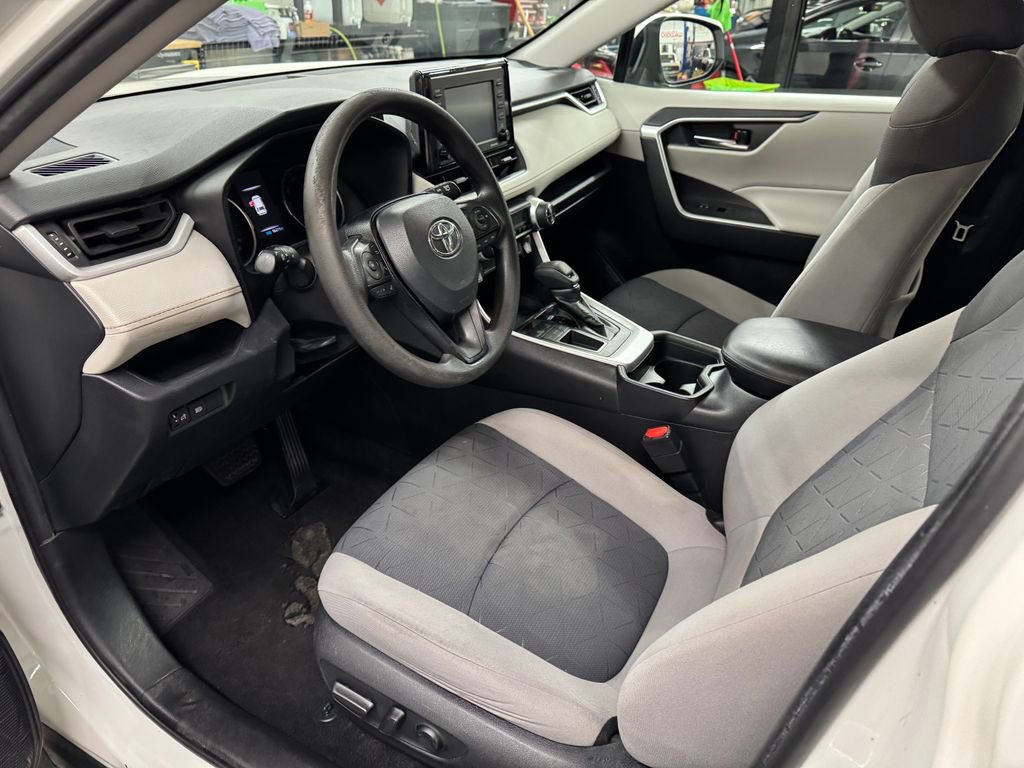 Used 2020 Toyota RAV4 XLE image 13