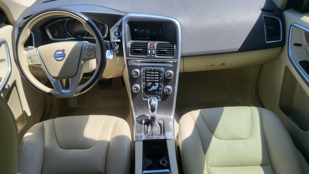 Used 2015 Volvo XC60 T5 Premier w/ Protection Package FWD image 5