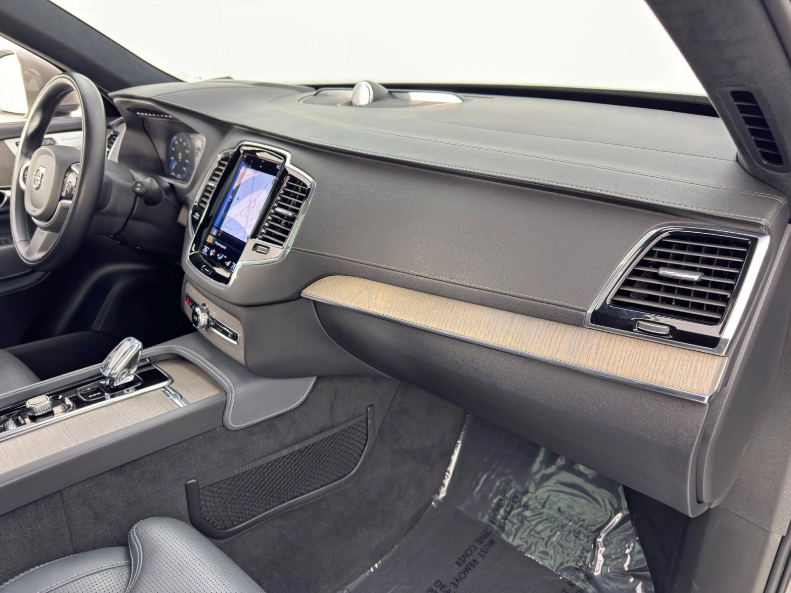 Used 2020 Volvo XC90 T8 Inscription w/ Protection Package image 15