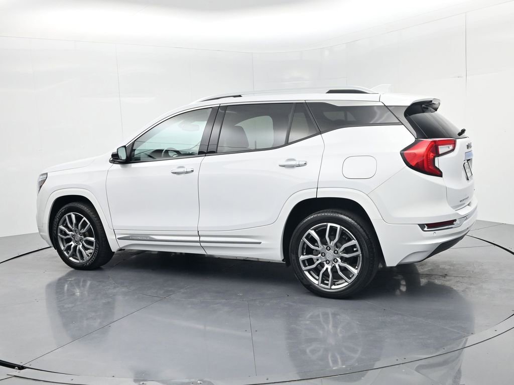 Used 2023 GMC Terrain Denali w/ Denali Premium Package AWD/4WD image 5