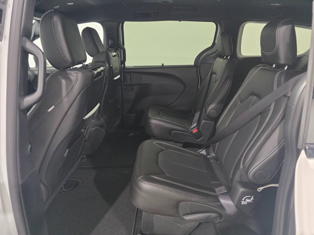 New 2026 Chrysler Pacifica Select FWD image 21
