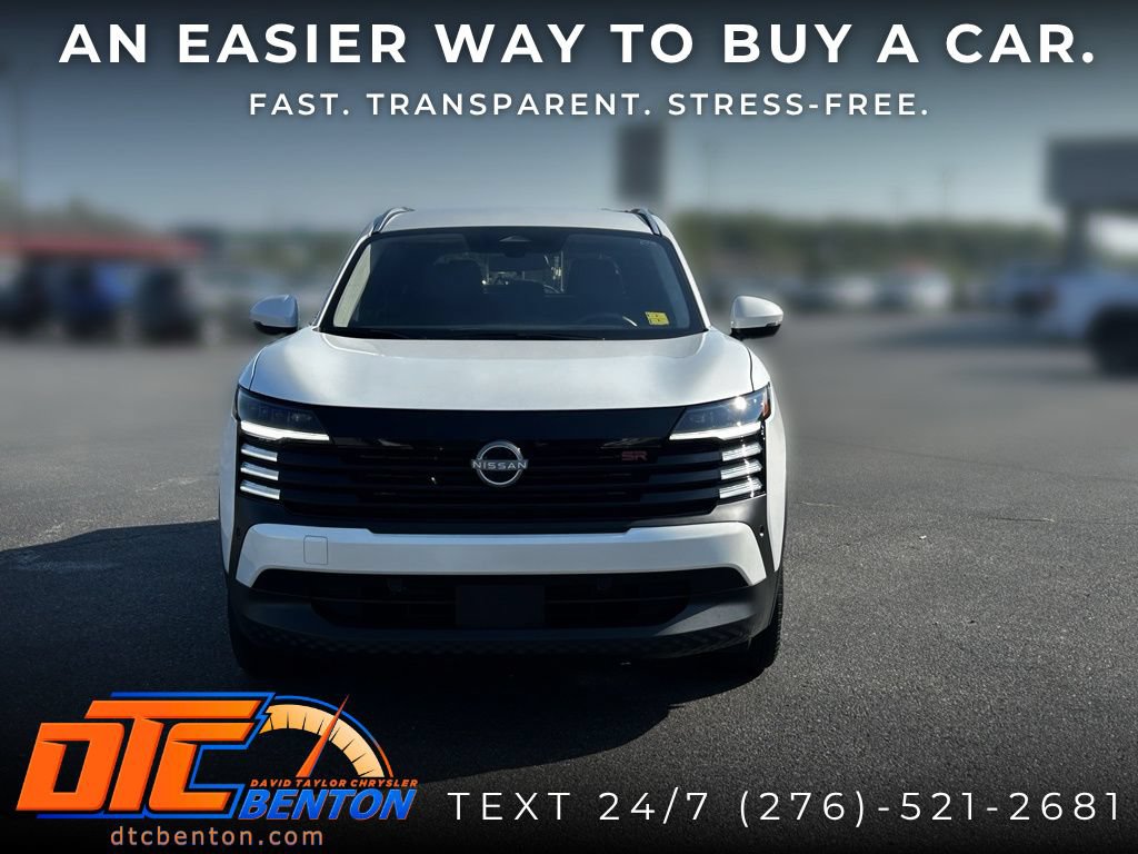 Used 2025 Nissan Kicks SR FWD image 2