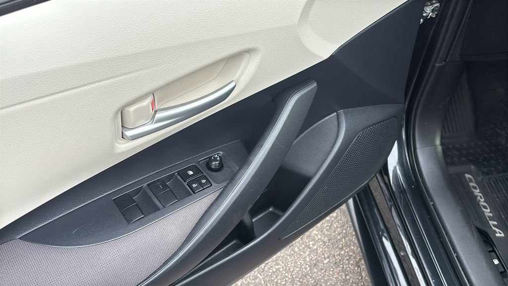 Used 2021 Toyota Corolla LE image 14