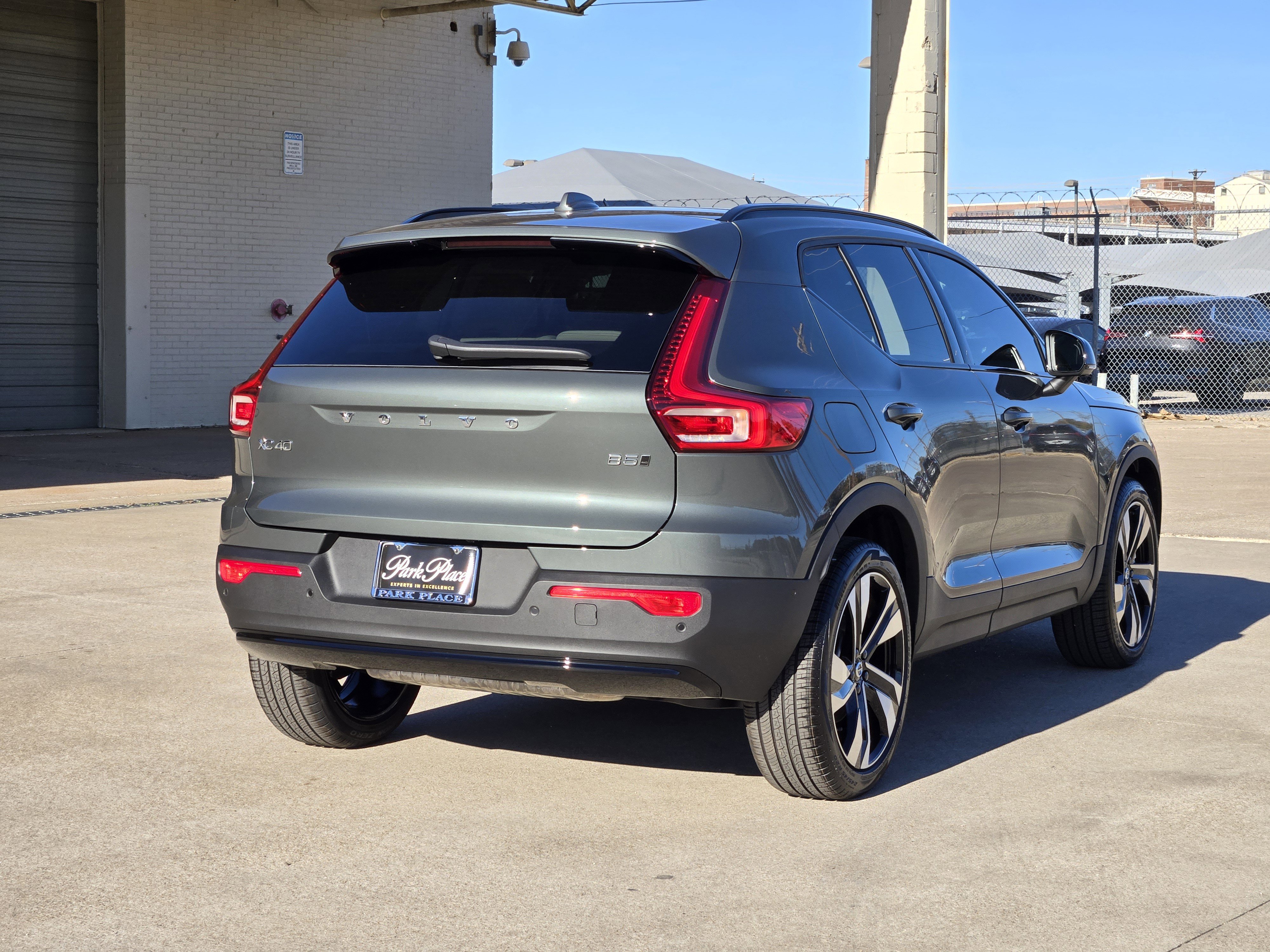 New 2026 Volvo XC40 B5 Ultra w/ Protection Package Premier image 9