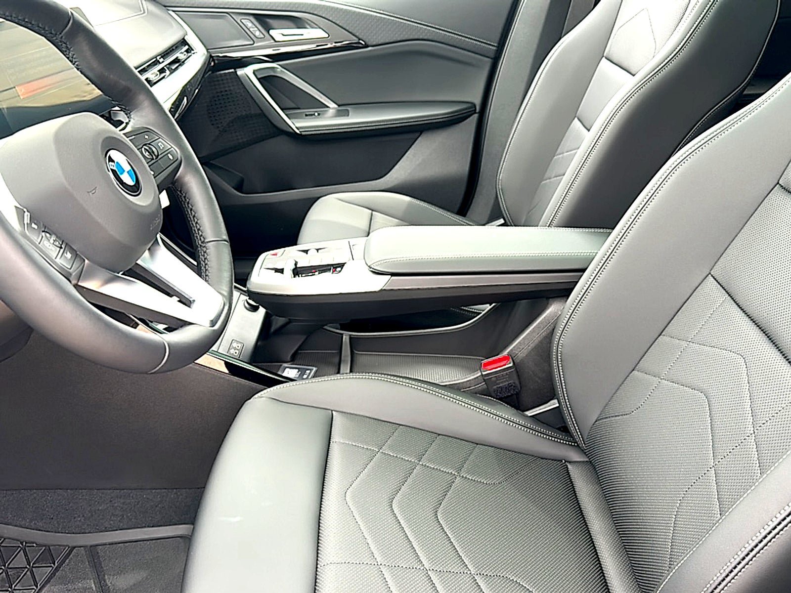 New 2026 BMW X2 xDrive28i w/ Technology Package AWD/4WD image 10