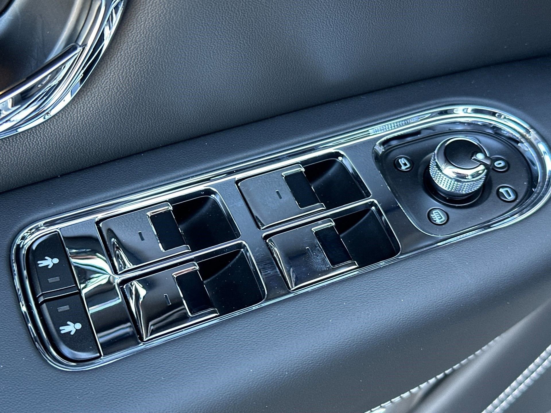 New 2025 Bentley Bentayga image 15