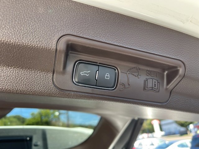 Used 2022 Ford Explorer King Ranch w/ Premium Technology Package image 15