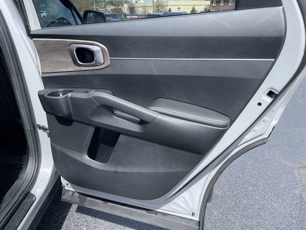 Certified 2022 Kia Sorento EX w/ Panoramic Sunroof Package image 23