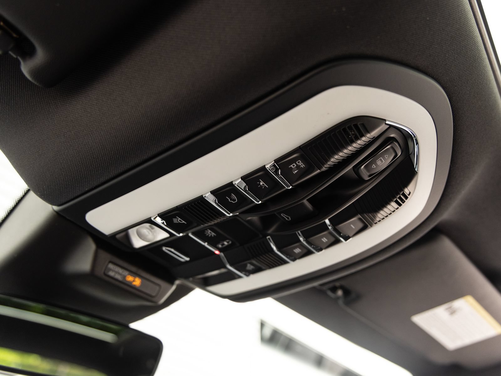 Certified 2026 Porsche Macan AWD/4WD image 19