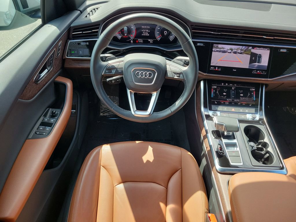 Used 2024 Audi Q8 Premium image 21