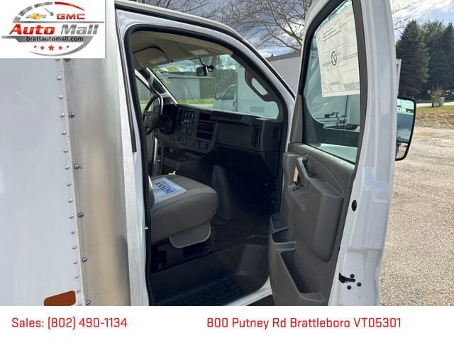 New 2026 GMC Savana 4500 w/ Power Convenience Package RWD image 19