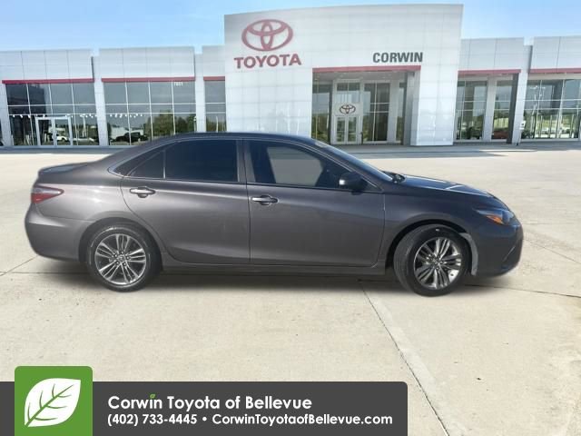 Used 2016 Toyota Camry SE image 2