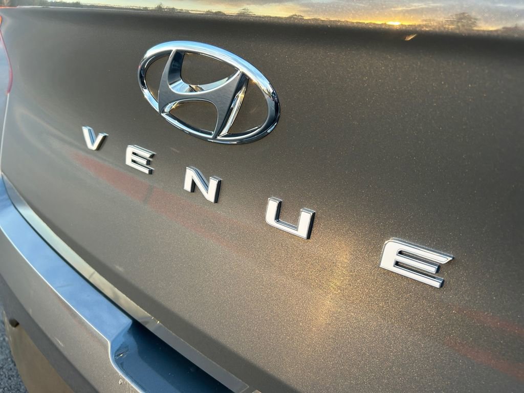 Certified 2025 Hyundai Venue SEL image 31