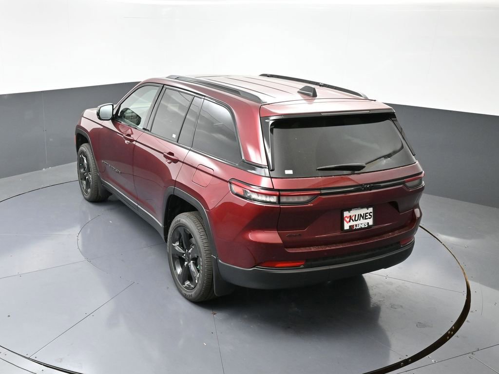 New 2025 Jeep Grand Cherokee Altitude w/ Trailer Tow Package image 34