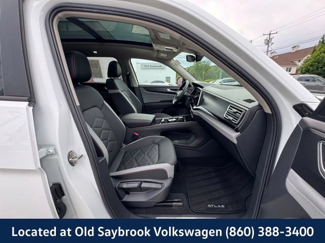 Certified 2025 Volkswagen Atlas Peak Edition SE AWD/4WD image 29