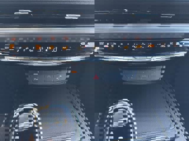 Used 2025 Cadillac XT4 Premium Luxury FWD image 31