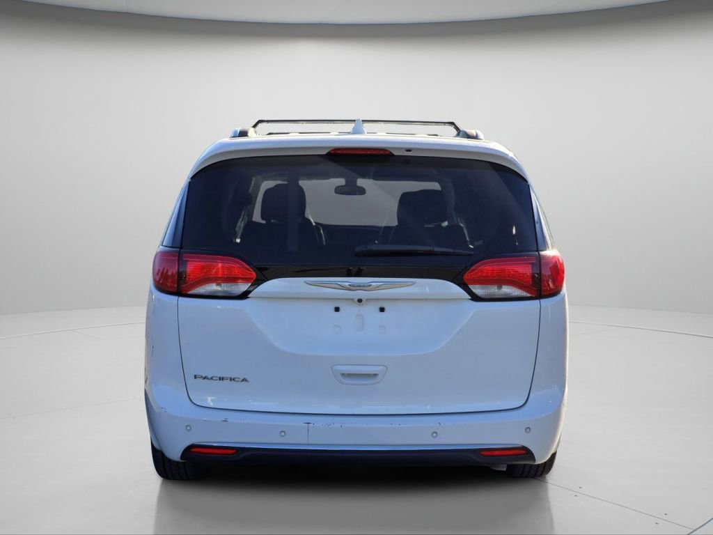 Used 2018 Chrysler Pacifica Touring-L FWD image 21