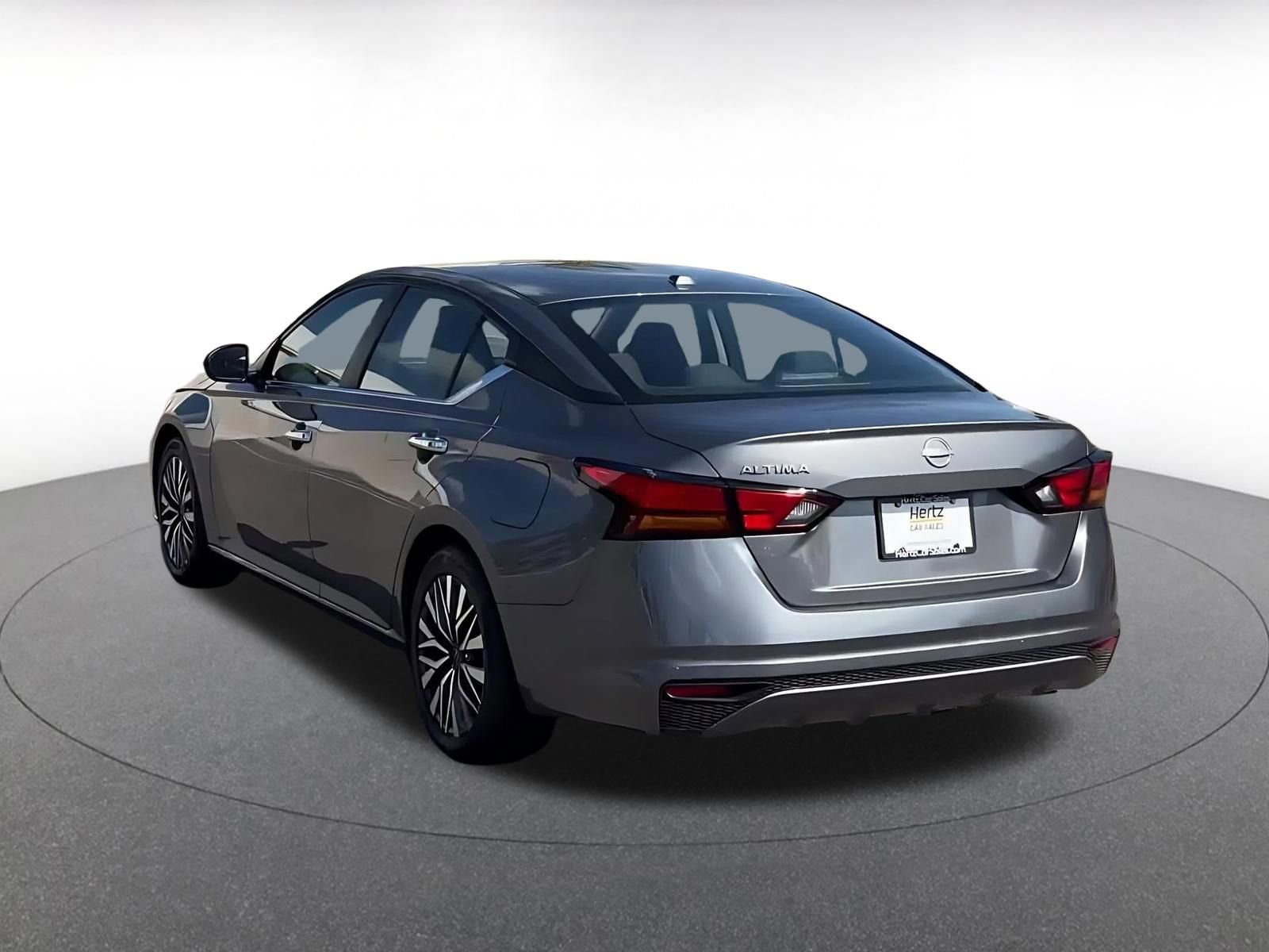 Used 2025 Nissan Altima 2.5 SV FWD image 11