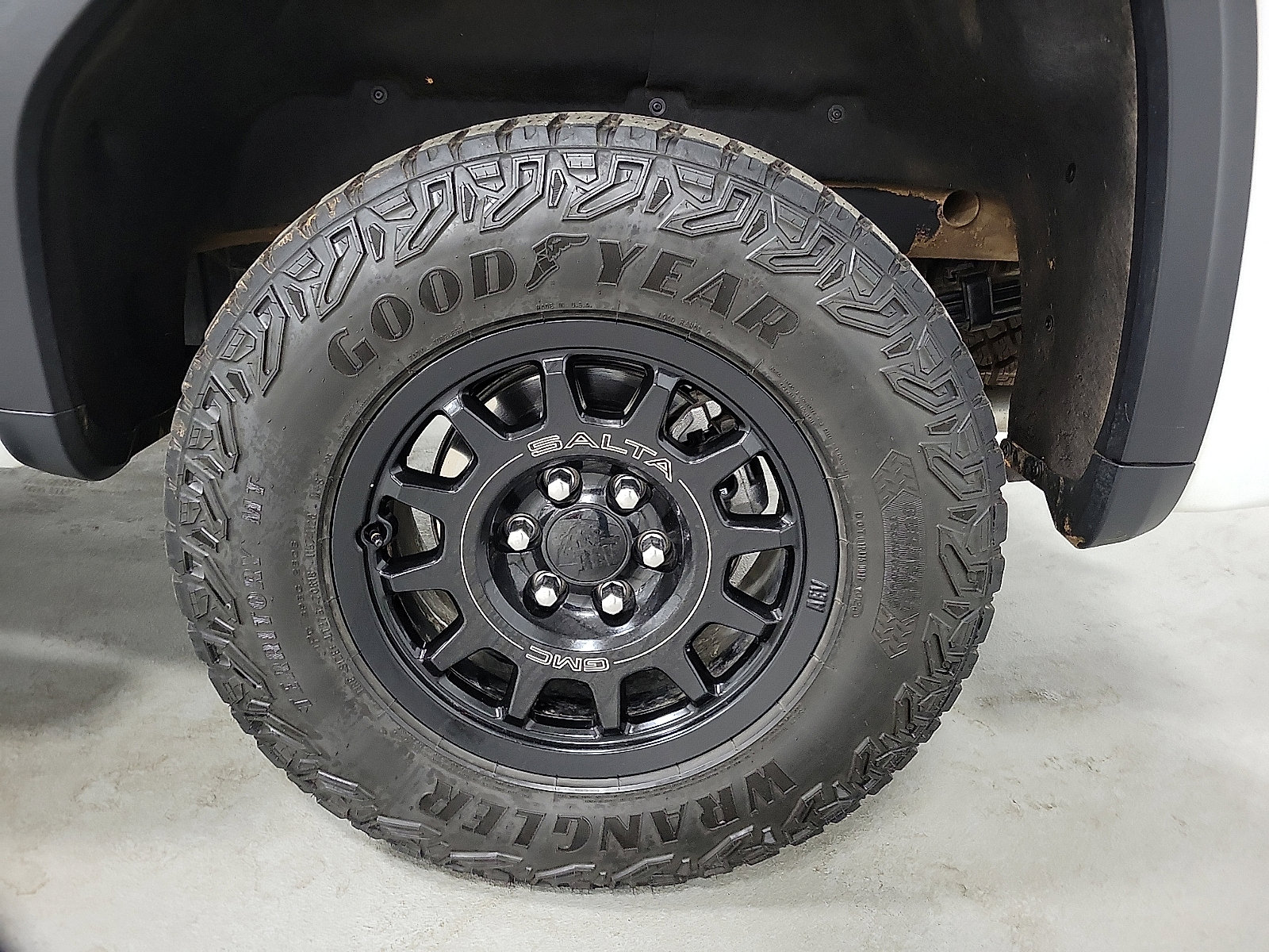 Used 2024 GMC Sierra 1500 AT4X w/ AT4X AEV Edition image 8