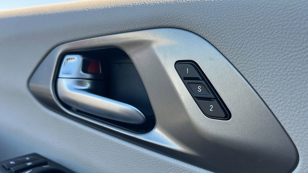 Used 2024 Chrysler Pacifica Touring-L image 13