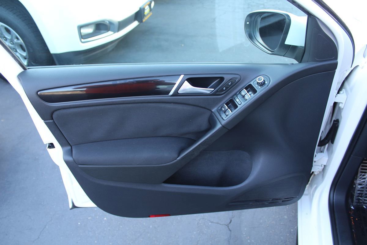 Used 2012 Volkswagen Golf 4-Door FWD image 17