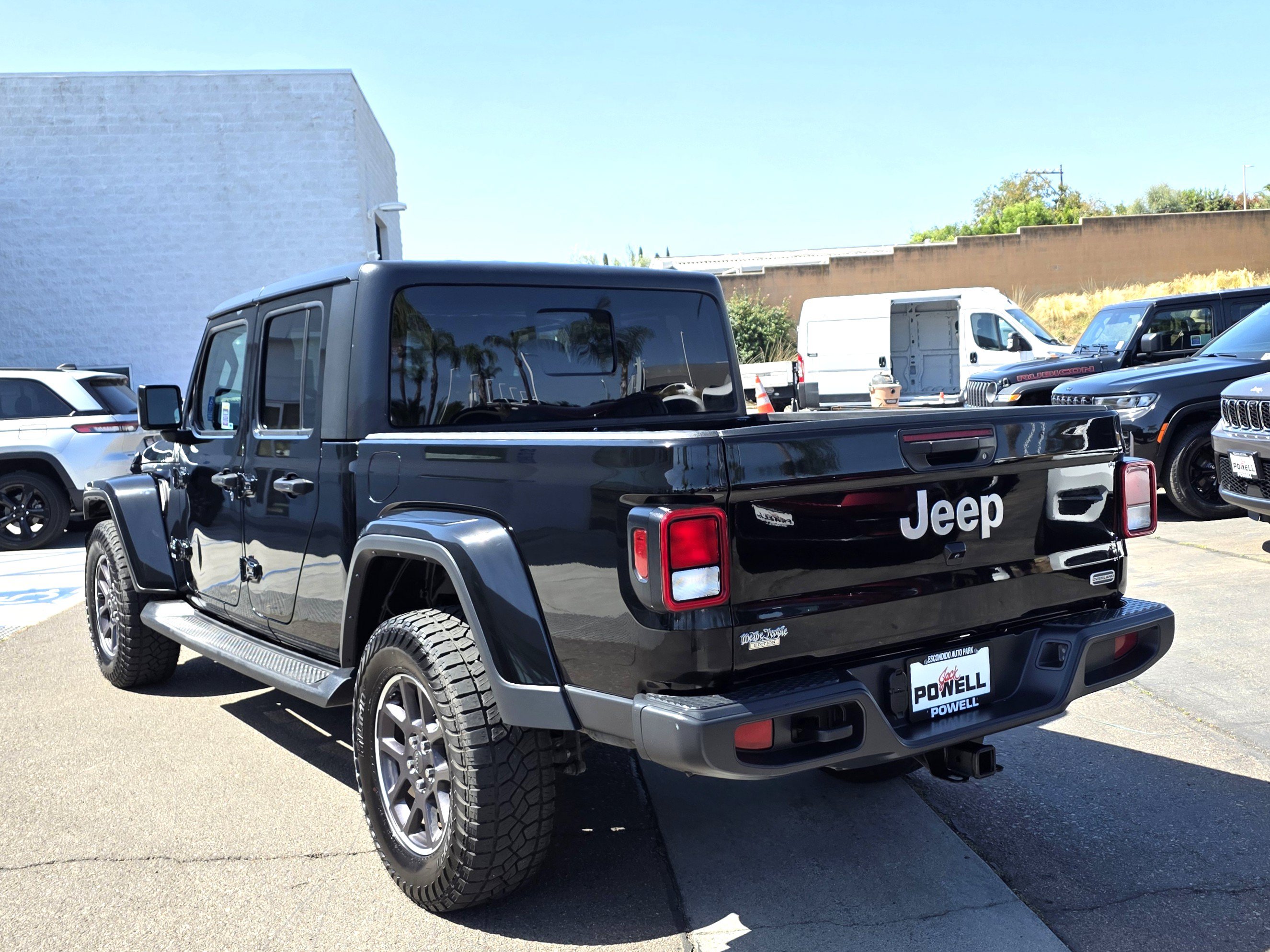 Used 2022 Jeep Gladiator Overland w/ Popular Equipment Package AWD/4WD image 3