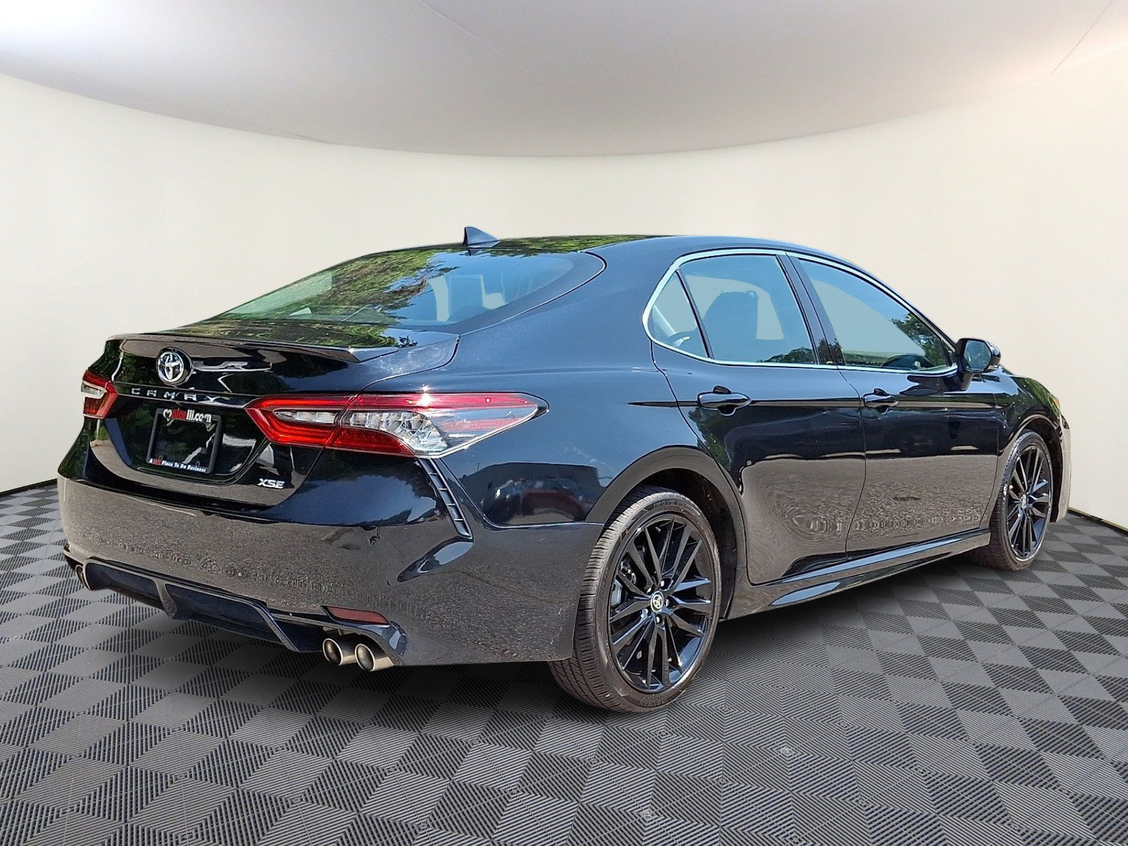 Used 2024 Toyota Camry XSE FWD image 6