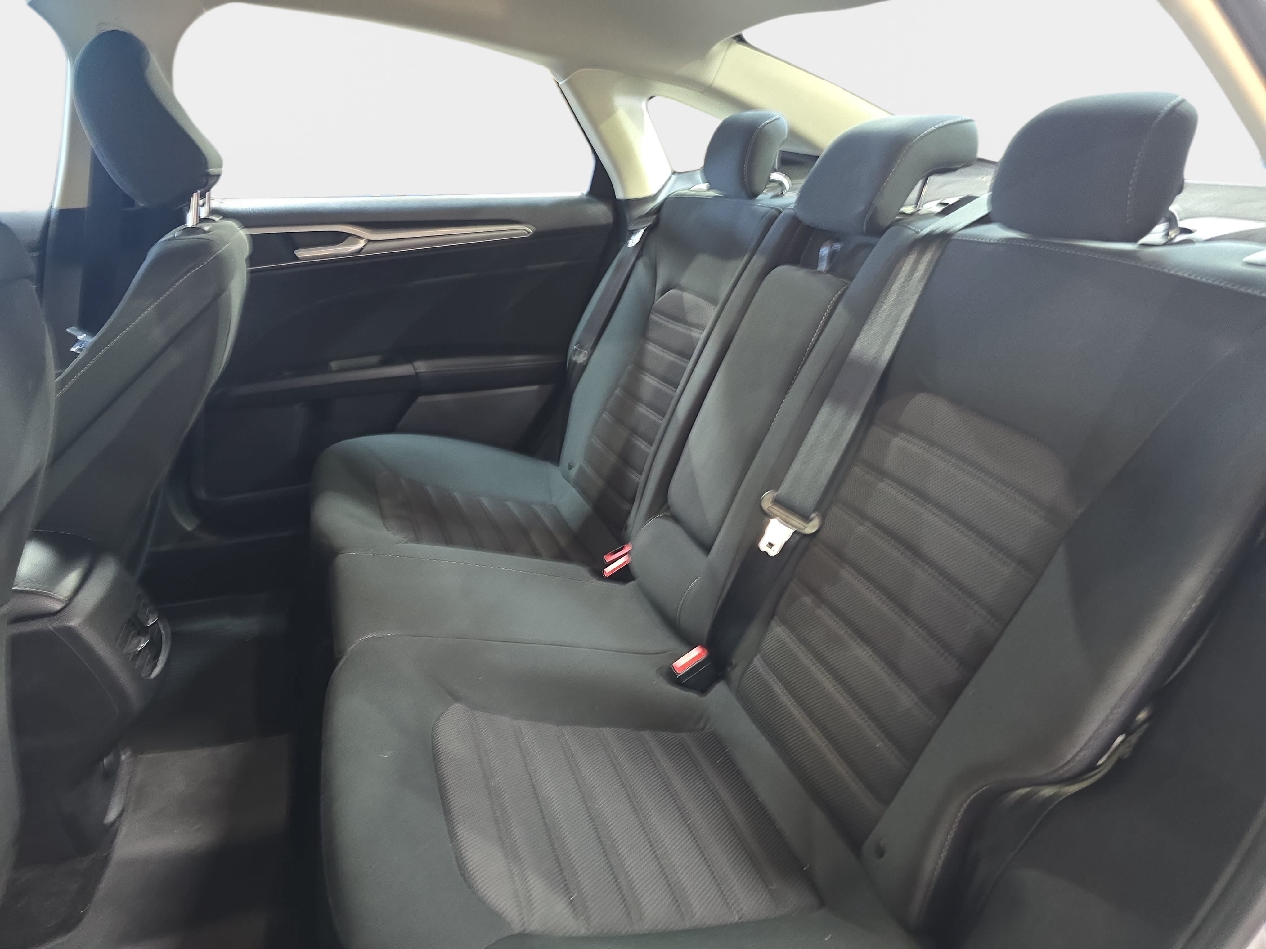 Used 2020 Ford Fusion SE FWD image 11